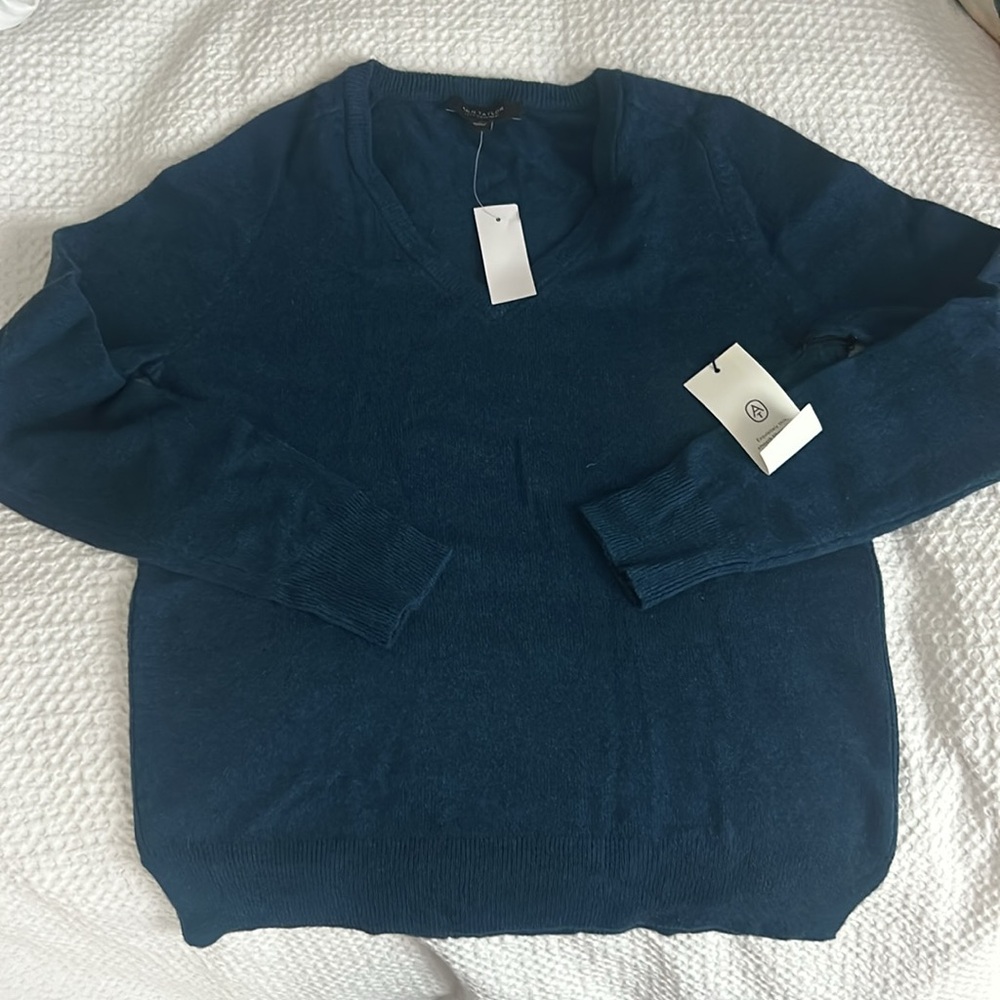 100% cashmere sweater NWT